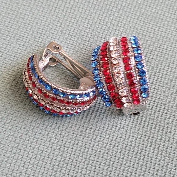 Jewelry - 🇱🇷💙 RED, WHITE AND BLUE CLIP EARRING'S 💙🇱🇷